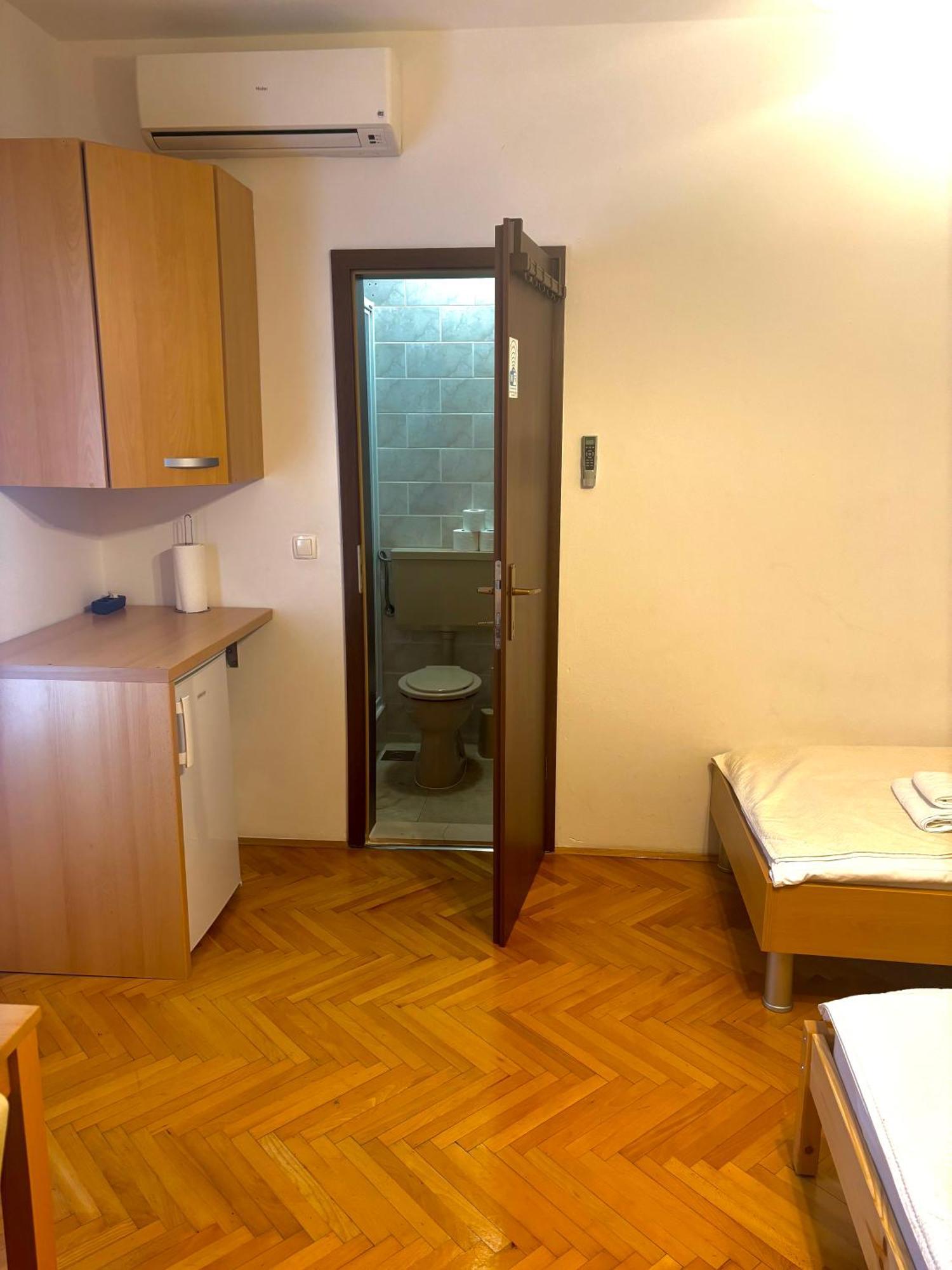 耶克公寓 Kaštela 外观 照片
